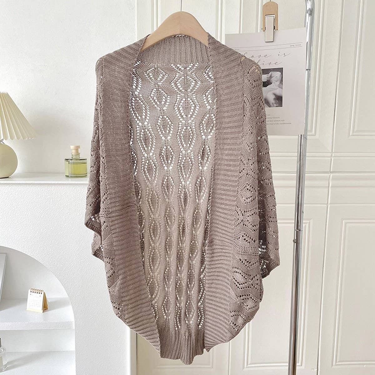 DIAMOND-SHAPED HOLLOW KNITTED SHAWL