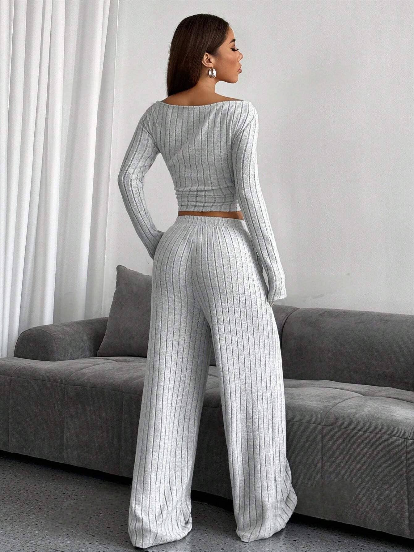 Solid-color high-neck knitted long-sleeved suit