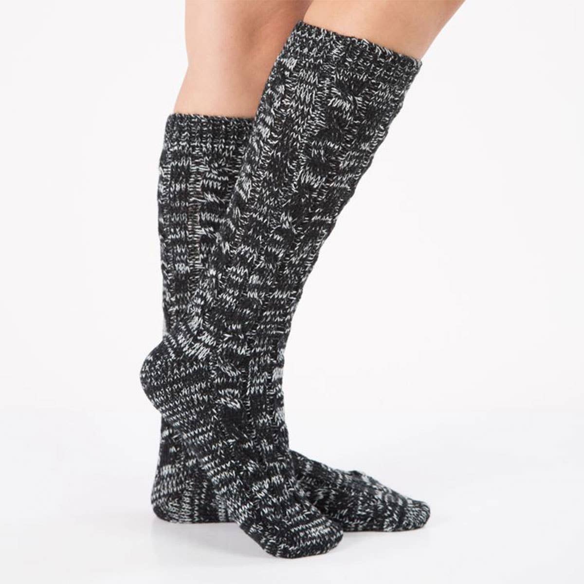 CABLE KNITTED KNEE HIGH SOCKS_CWMS112