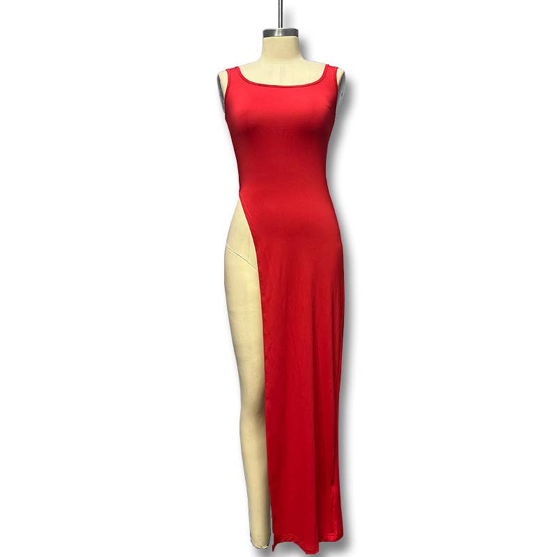 Figure-hugging slit dress with a sense of design