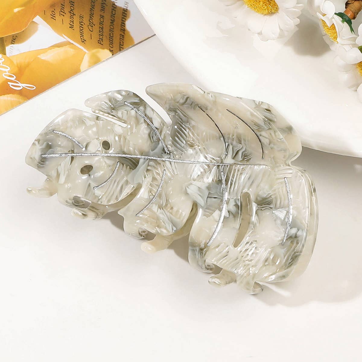 Acetate Leaf Hair Claw - Elegant Shark Clip_CWAHA1646