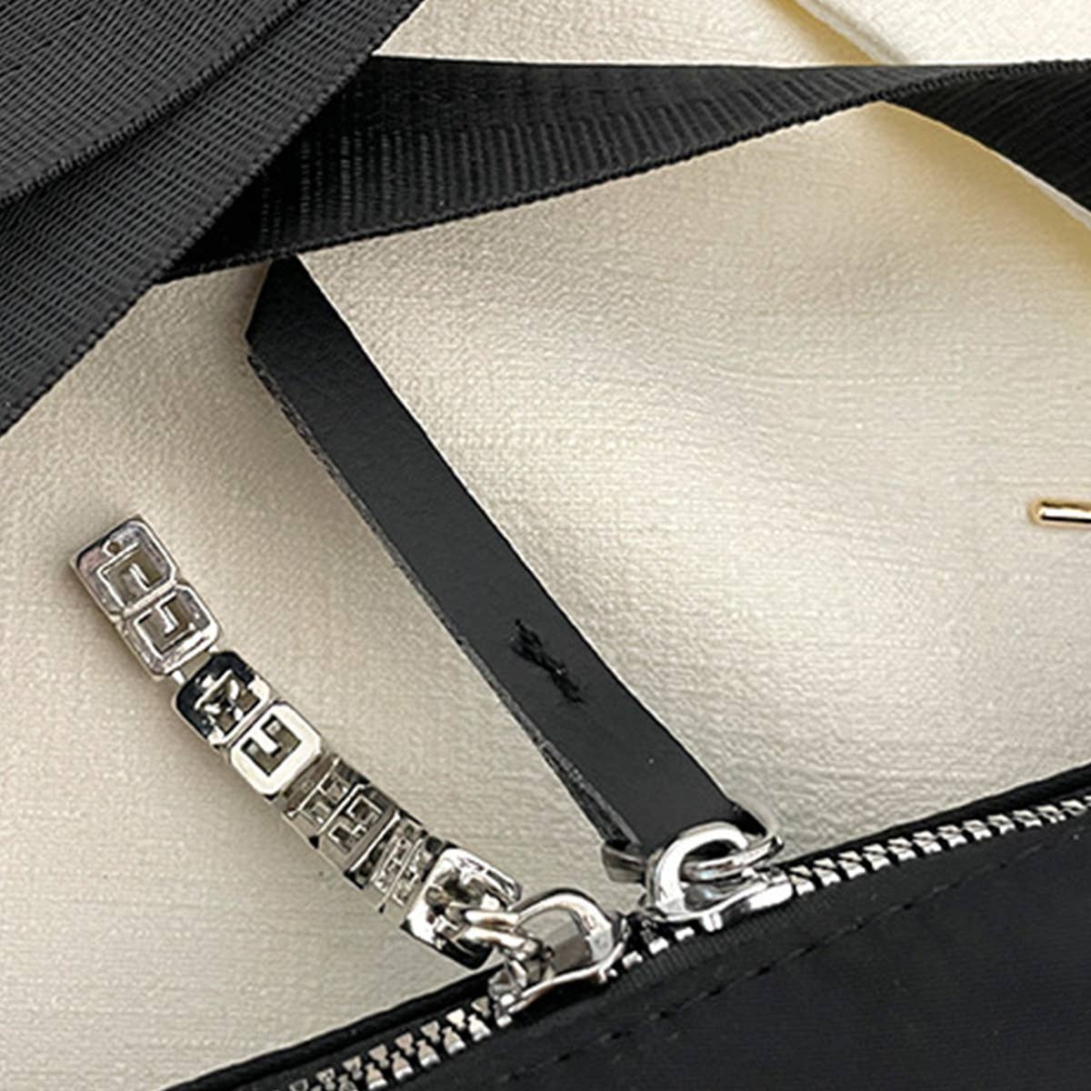 SIMPLE LARGE CAPACITY CASUAL SHOULDER BAG_CWAB1549