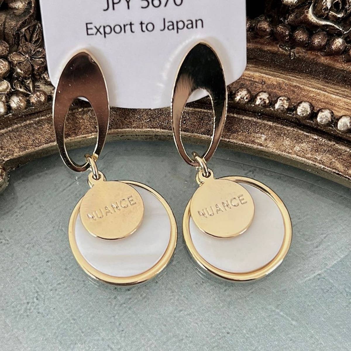 LIGHT LUXURY ROUND SHELL EARRINGS