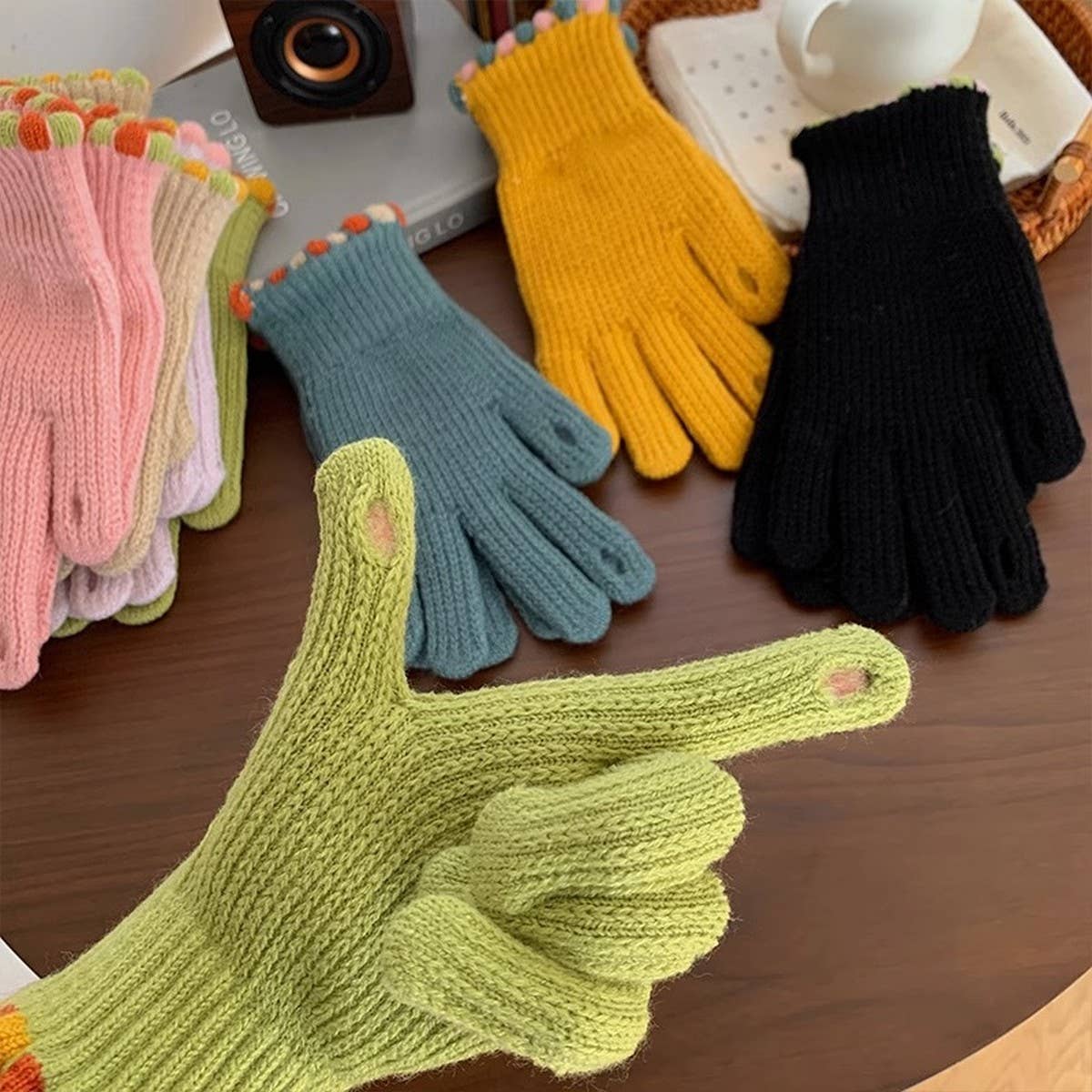 SOLID COLOR KNITTED FINGERLESS TOUCHSCREEN GLOVES_CWAG0197