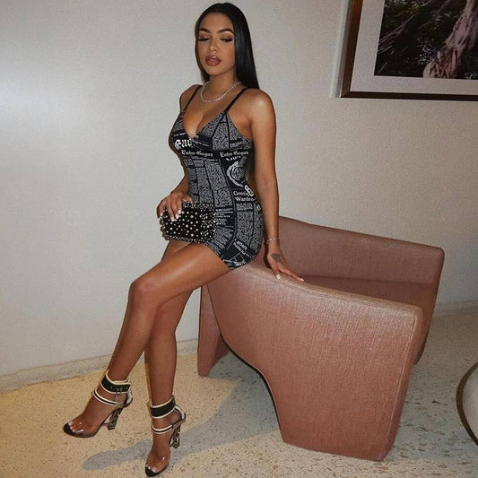 SEXY LOW-CUT FIT PRINT HALTER BAG HIP SHORT DRESS