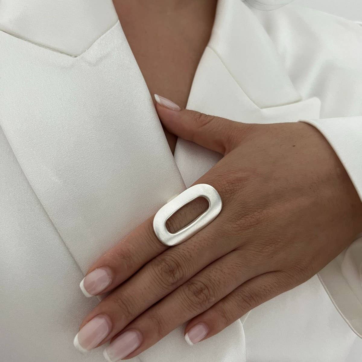 MINIMALIST ELASTIC ADJUSTMENT FLOWER ALLOY RING
