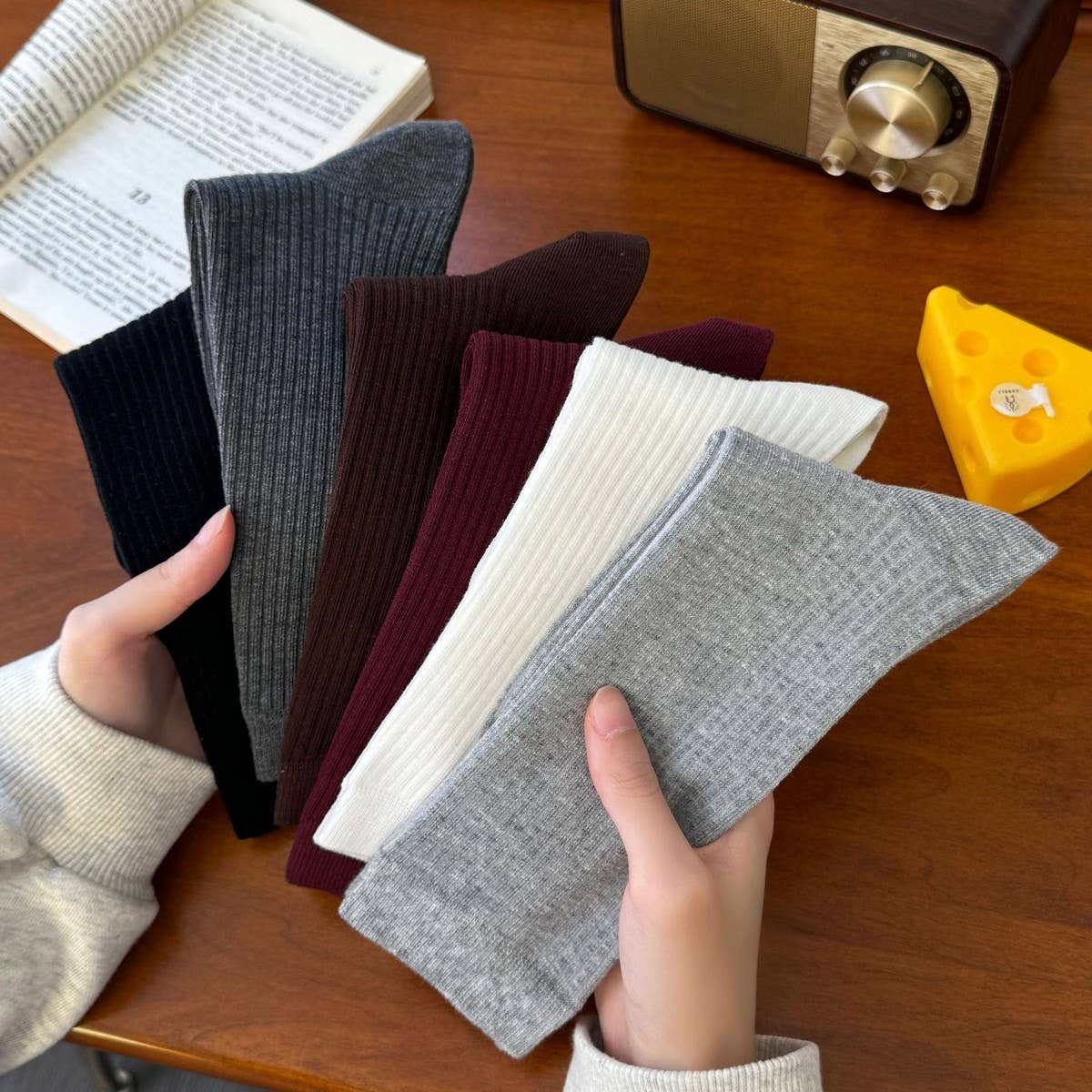 NEW COTTON VERTICAL STRIPED BONELESS PILE SOCKS