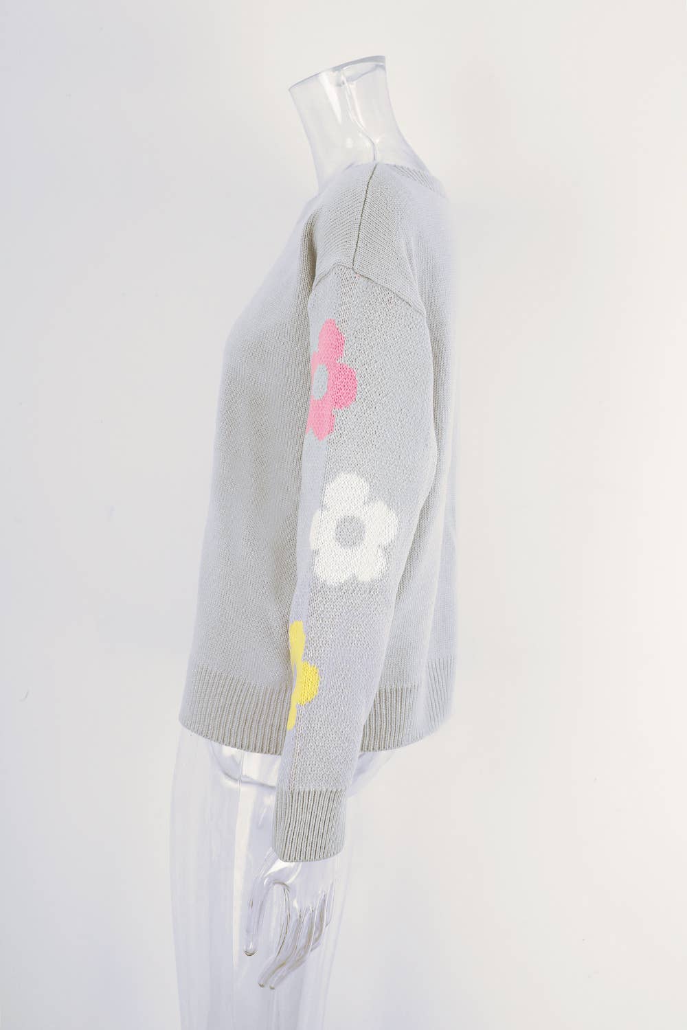 KNIT SWEATER WITH FLORAL SLEEVES AND A LINE NECK