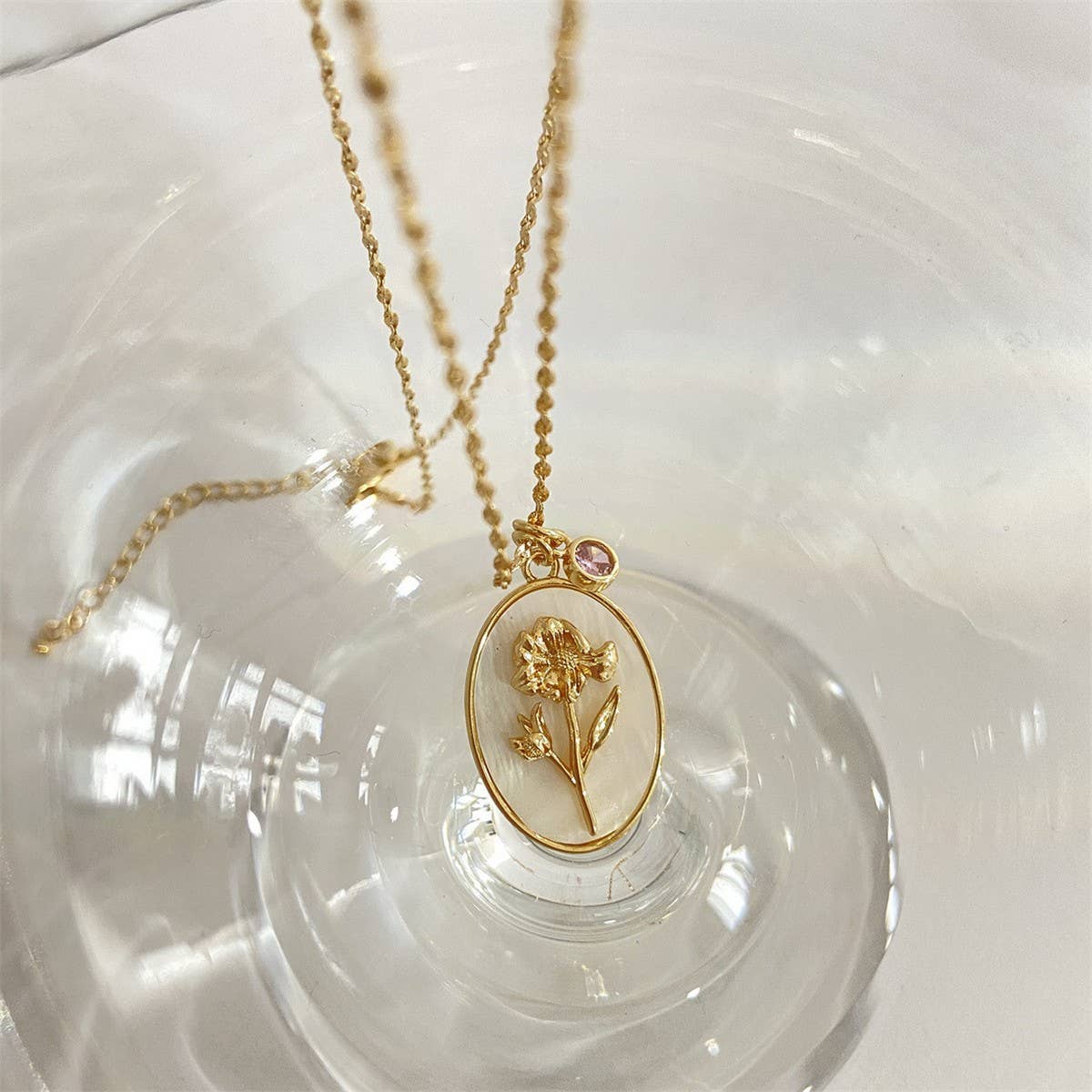 DECEMBER THREE-DIMENSIONAL FLORAL OVAL NECKLACE