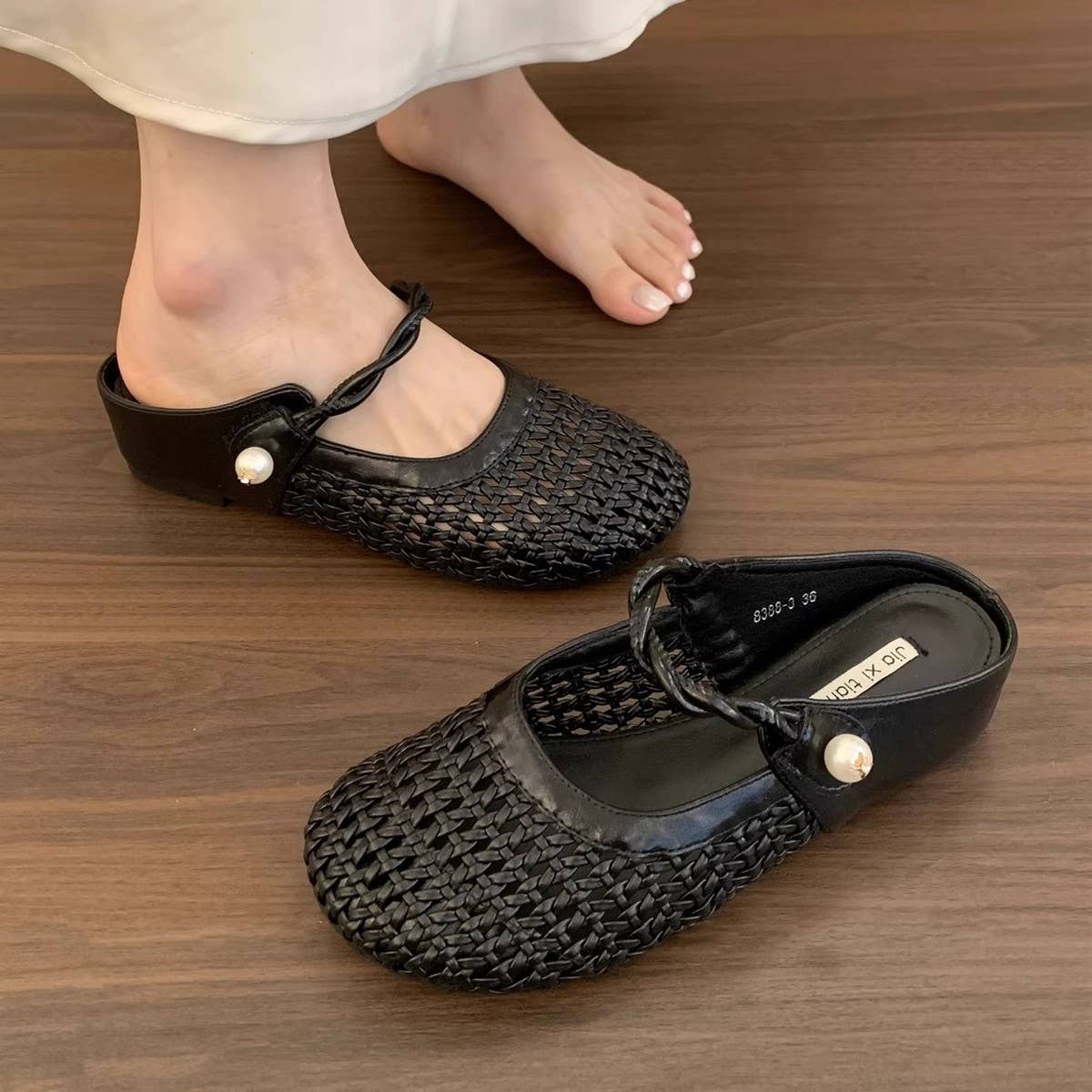 Woven Platform Mules with Closed Toe_CWSHF0095