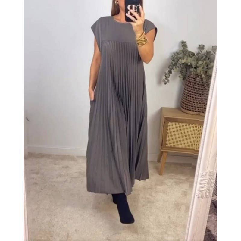 Elegant fashion round neck sleeveless pleated long dress