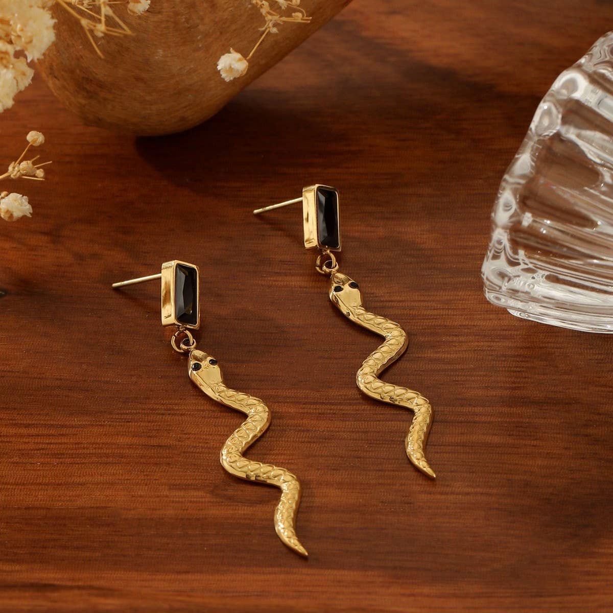 18K GOLD SNAKE-SHAPED EARRINGS WITH DIAMONDS_CWMM3650