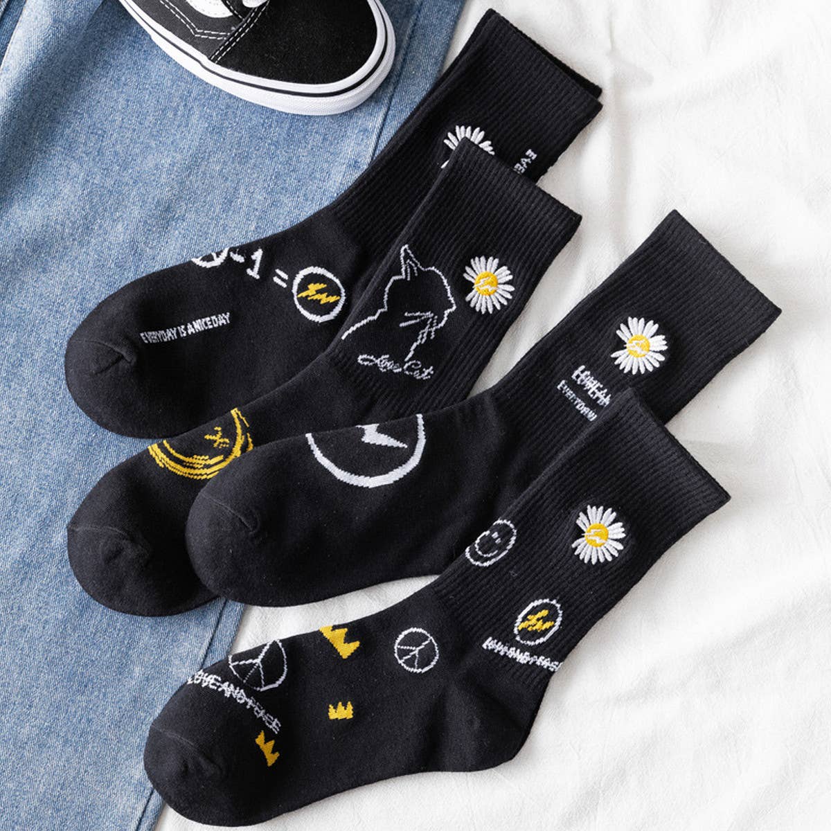 WOMEN BLACK DAISY SOCKS