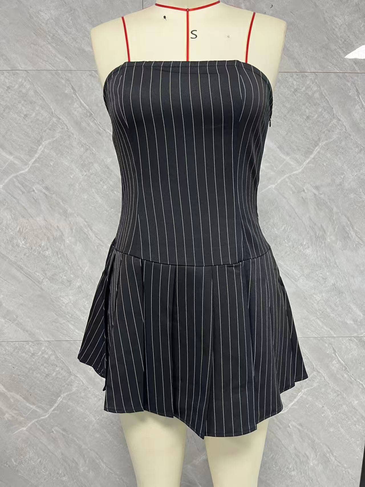 Sexy striped waist-cinching and strapless dress