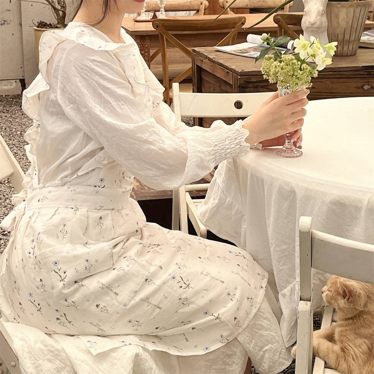 LINES,COTTON AND LINEN PRINTED RUFFLED FLORAL APRON