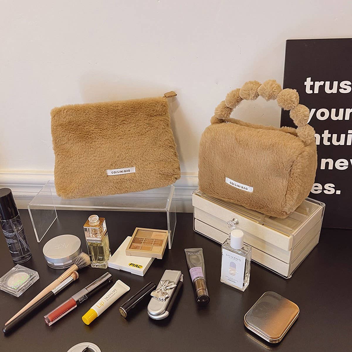 NEW PORTABLE LARGE CAPACITY PLUSH COSMETIC BAG_CWAB4426