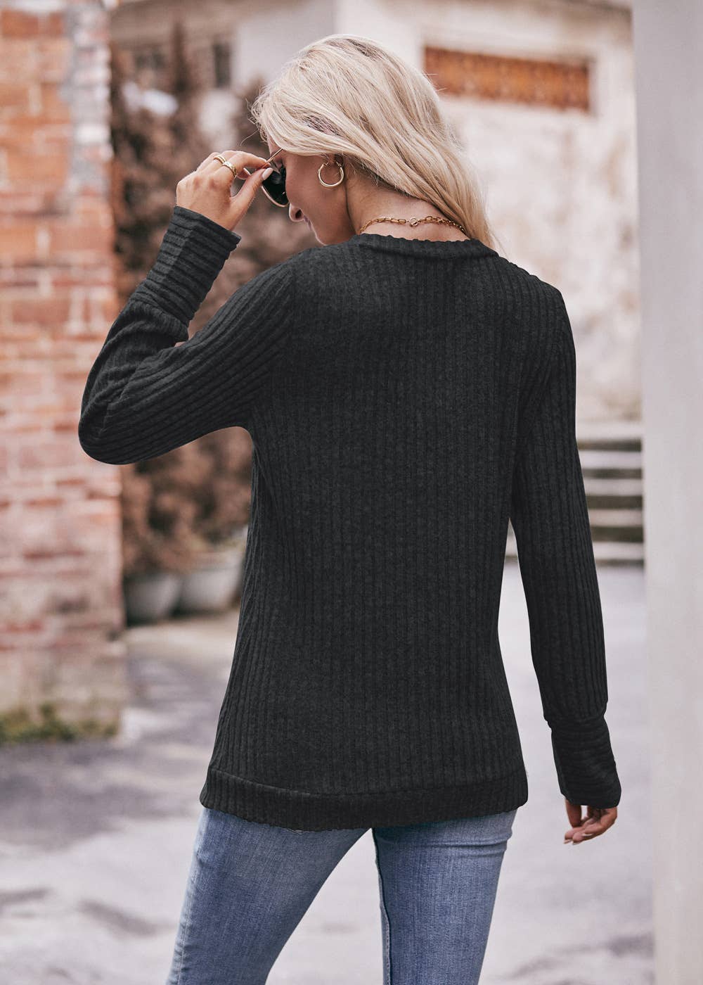 Sharpened pit stripe V-neck fashion T-shirt