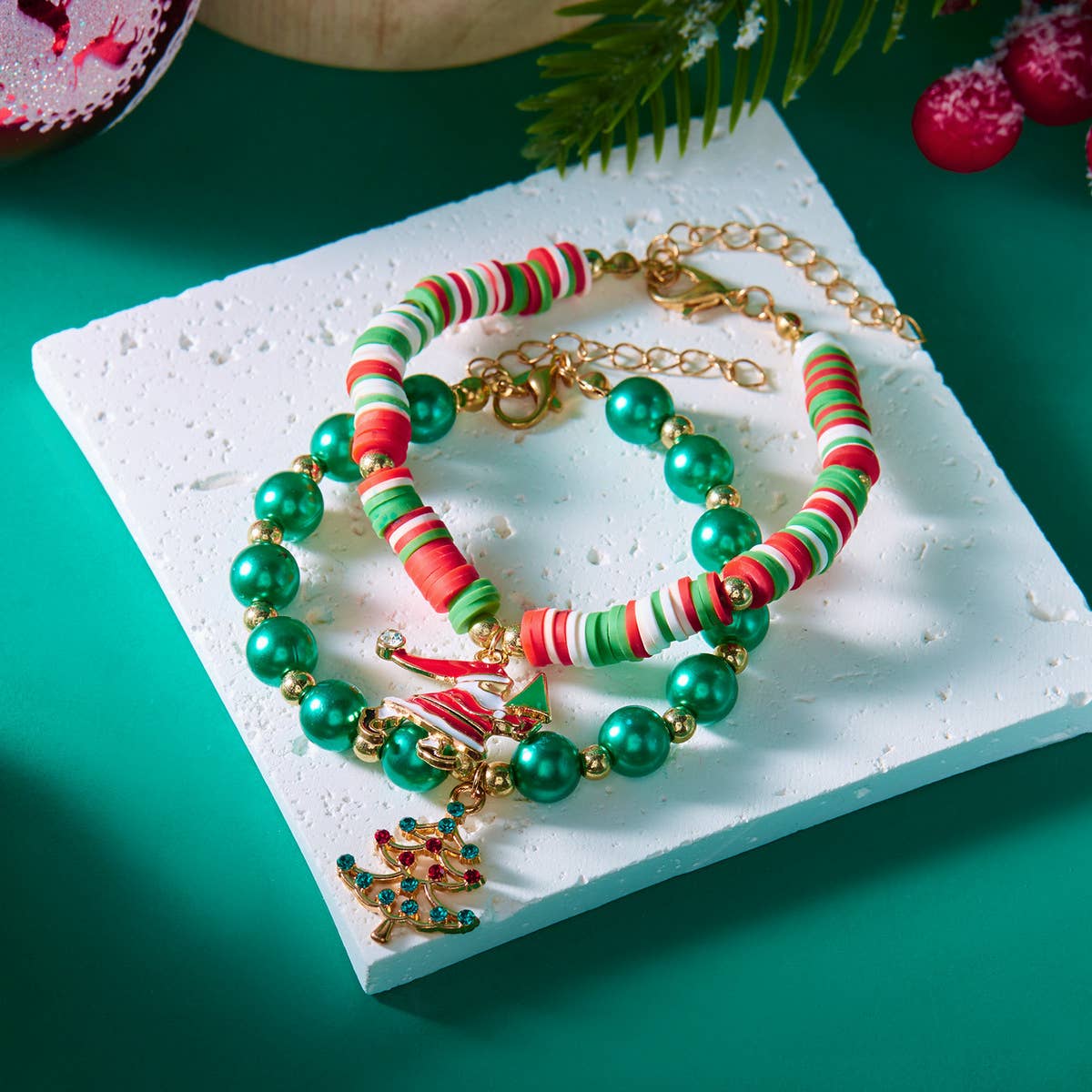VERSATILE GREEN CHRISTMAS BEADED BRACELET