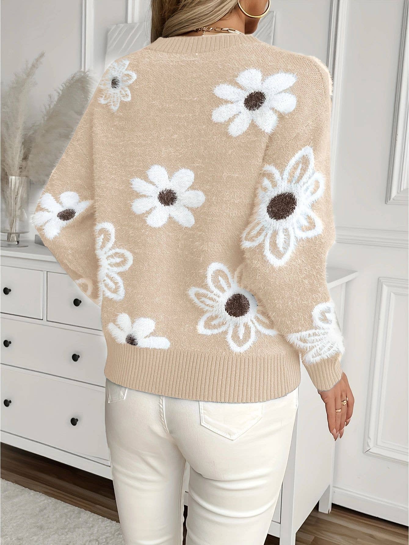 Fashionable and elegant floral knitted sweater