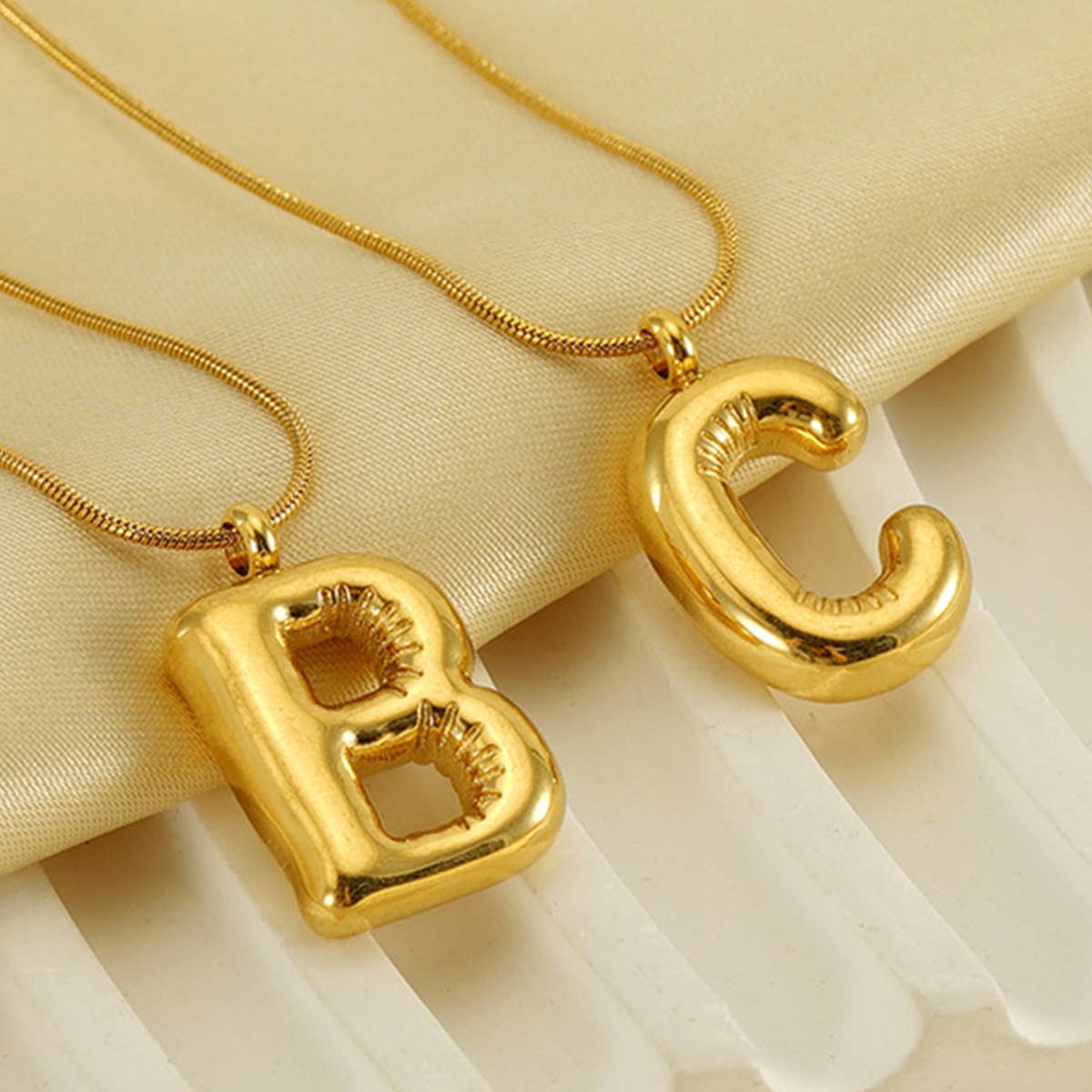 BALLOON STYLE 18K GOLD LETTER PENDANT NECKLACE_CWAJE0691