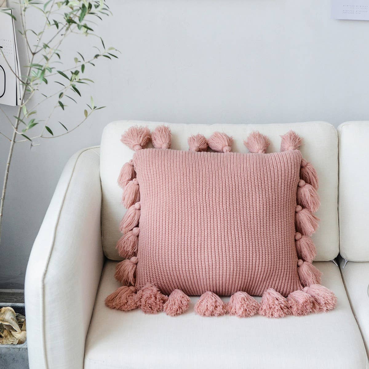 CREATIVE SOLID COLOR TASSEL WOOL THROW PILLOW