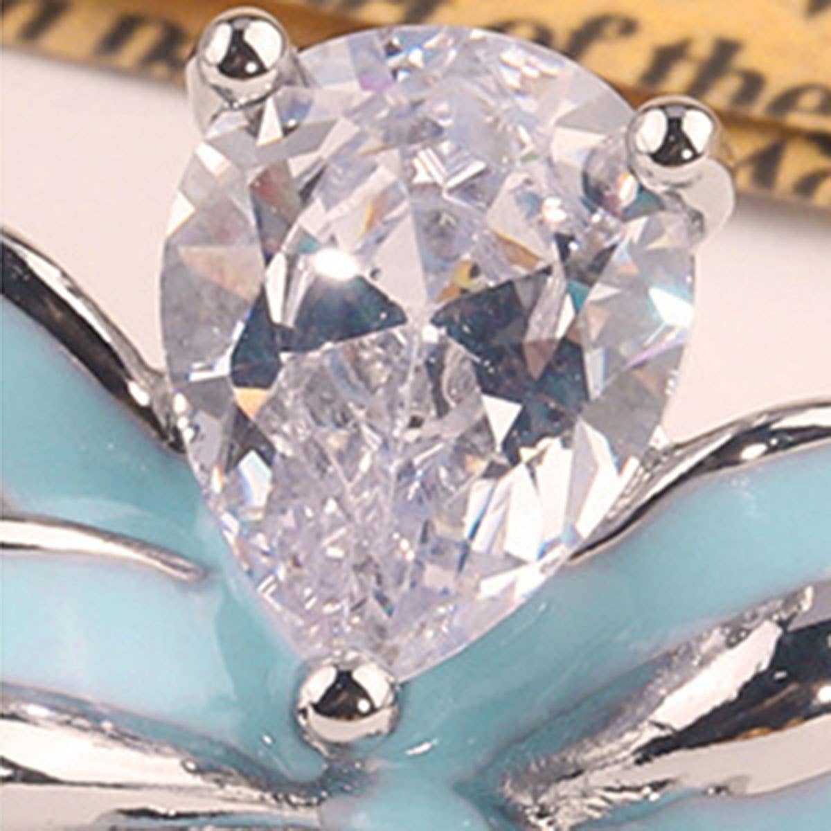 FLOWER DESIGN STUD EARRINGS