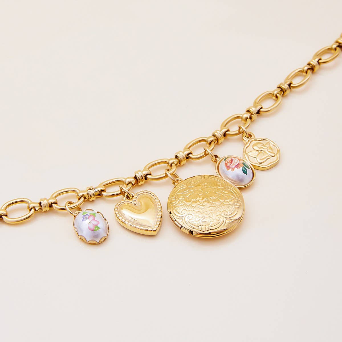 Sweet 18K Gold Pearl Angel Heart Photo Bracelet