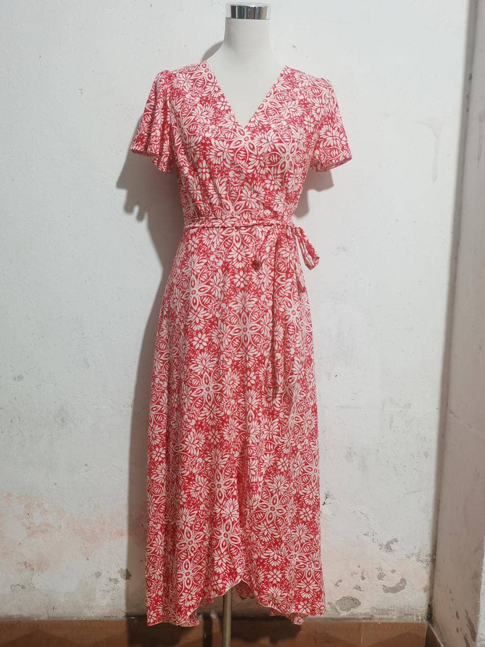 V-neck one-piece lace-up holiday swing dress