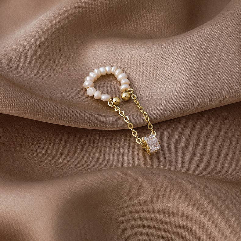 Design-sense freshwater pearl tassel ear clips