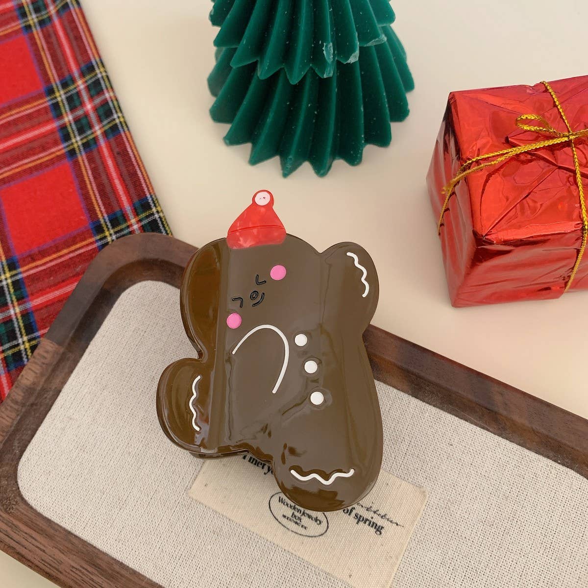 CWAHA07716_CHRISTMAS GINGERBREAD BEAR CLAW HAIR CLIP