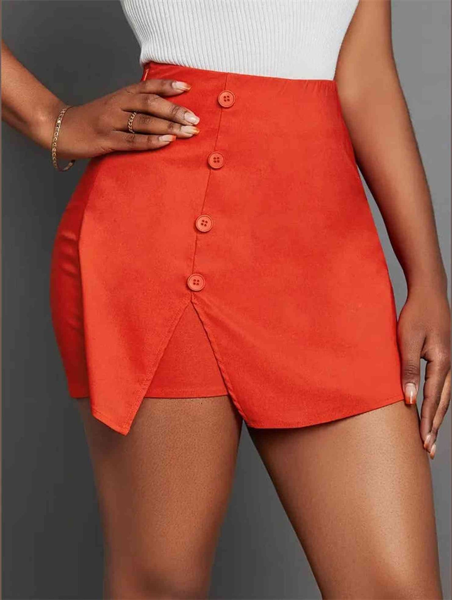 BUTTON-EMBELLISHED SOLID COLOR SPLIT SKIRT_CWBSS0181