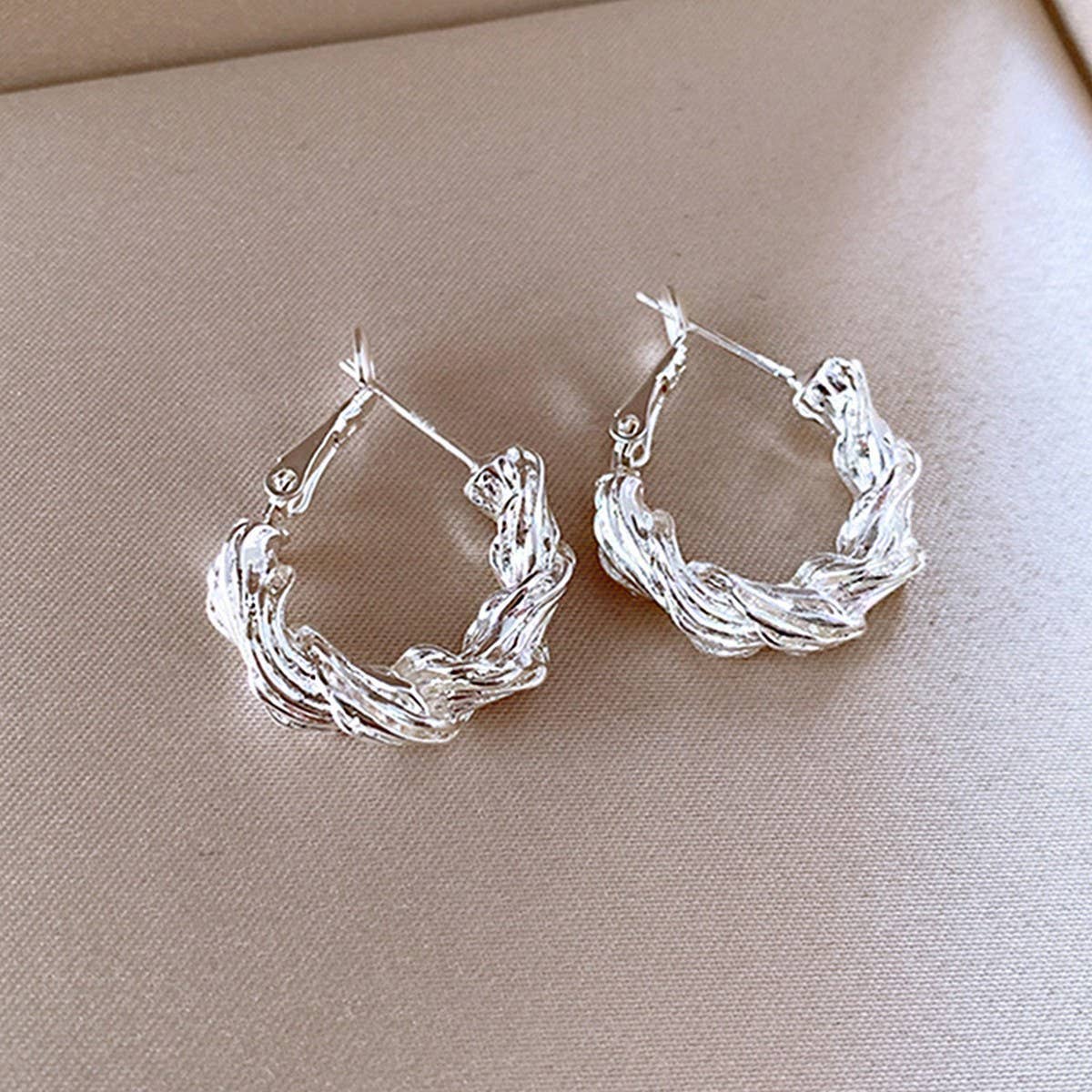 EXAGGERATED ROUND TWISTED TEMPERAMENT EARRINGS_CWAJE2470
