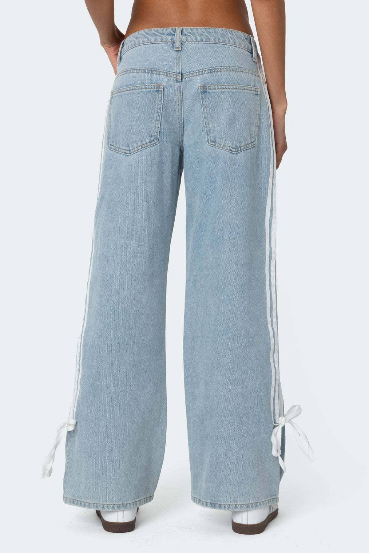 WIDE-LEG STRAIGHT LEG JEANS WITH SIDE STRETCH