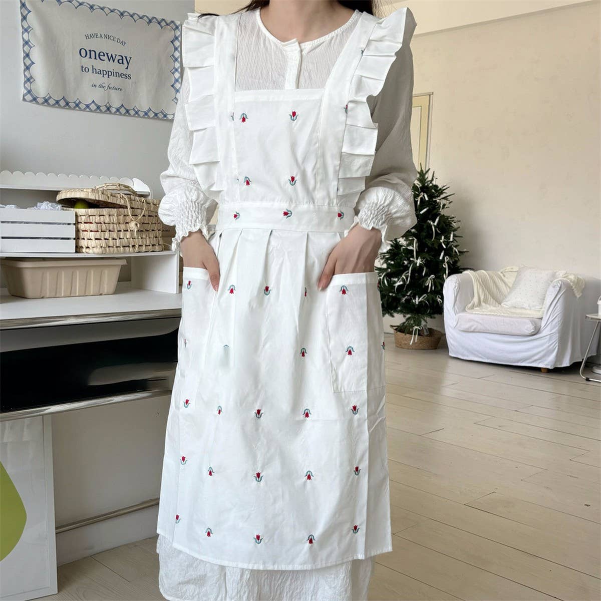 EMBROIDERED EXQUISITE TULIP APRON LOLITA APRON