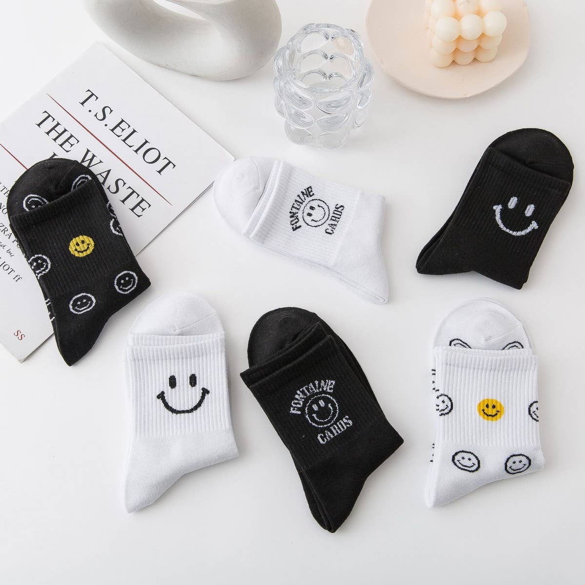 CARTOON BLACK AND WHITE SMILING FACE WOMEN'S SOCKS_CWMS1415