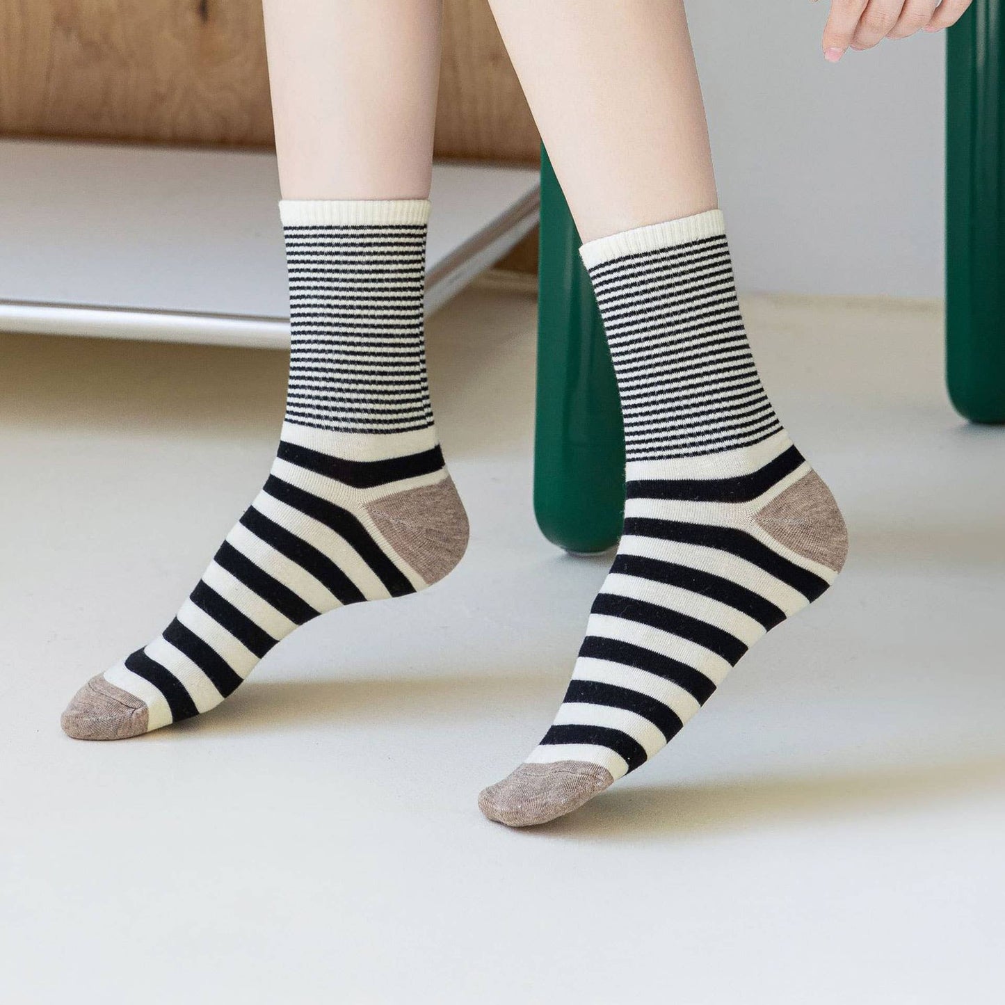 Stripe Pattern Cotton Crew Socks for Womens_CWMS0903