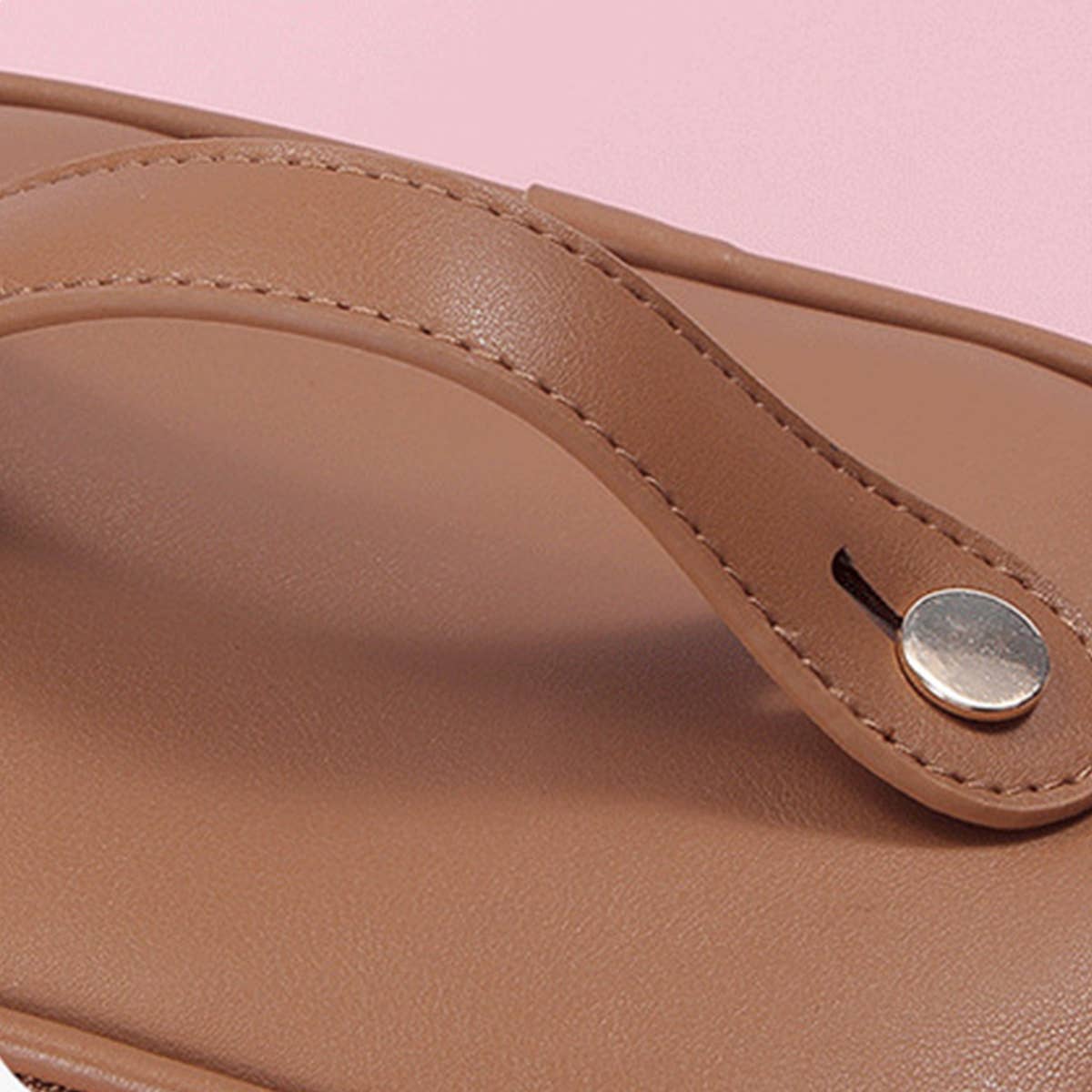 LETTER GRAPHIC PU MAKEUP BAG_CWAB0547