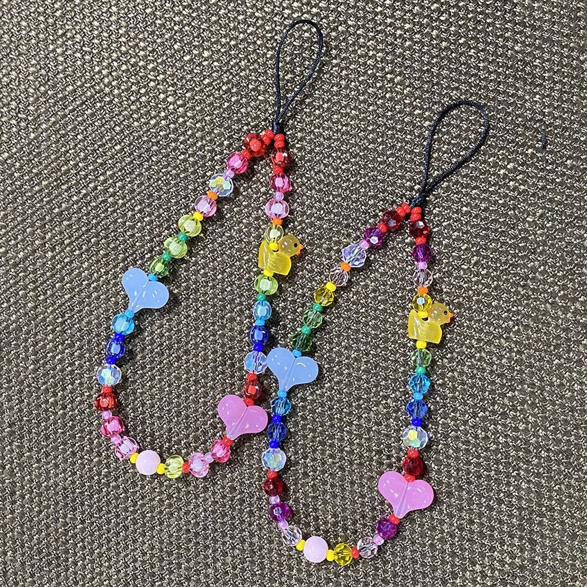 CWMM8714_SIMPLE RAINBOW BEADED HEART PHONE CHAIN
