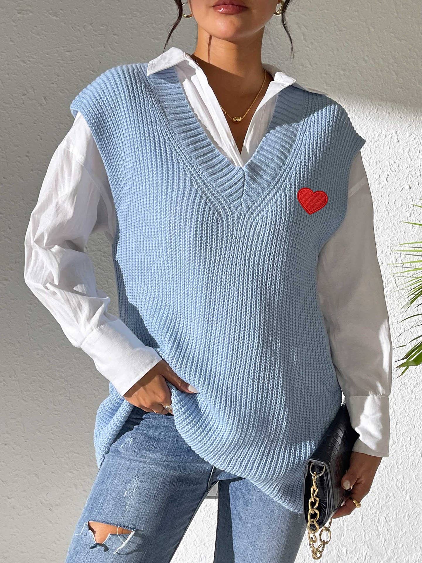 Embroidered love painting V-neck simple vest