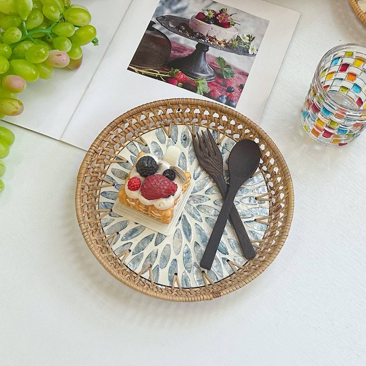 RATTAN SHELL ROUND FRUIT PLATE TEA TRAY_CWMM4537