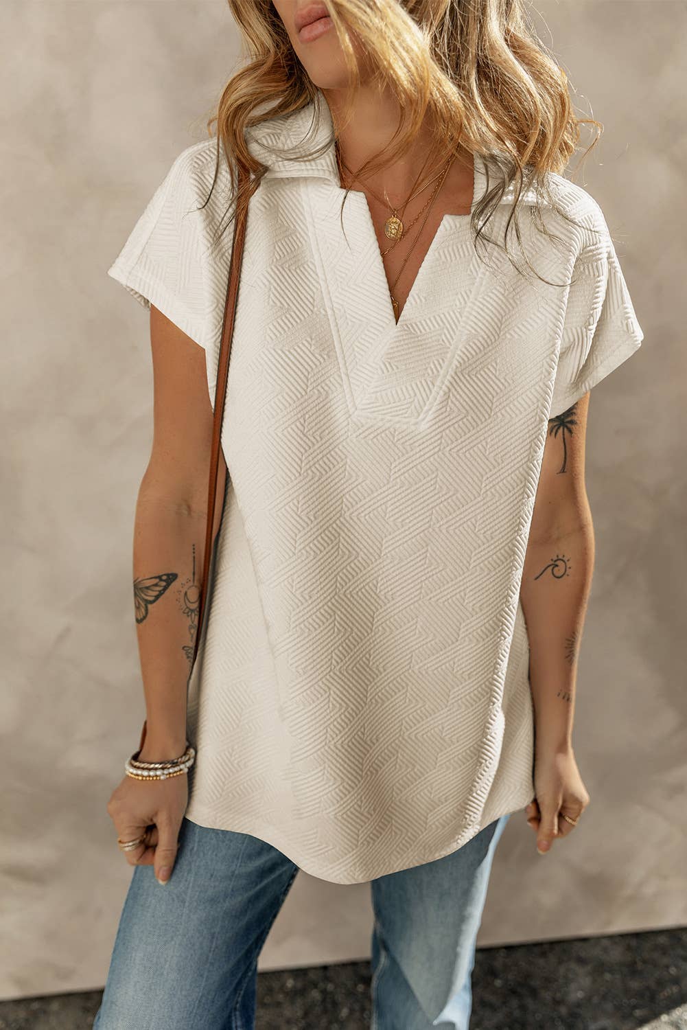 Solid-color V-neck slit short-sleeved T-shirt