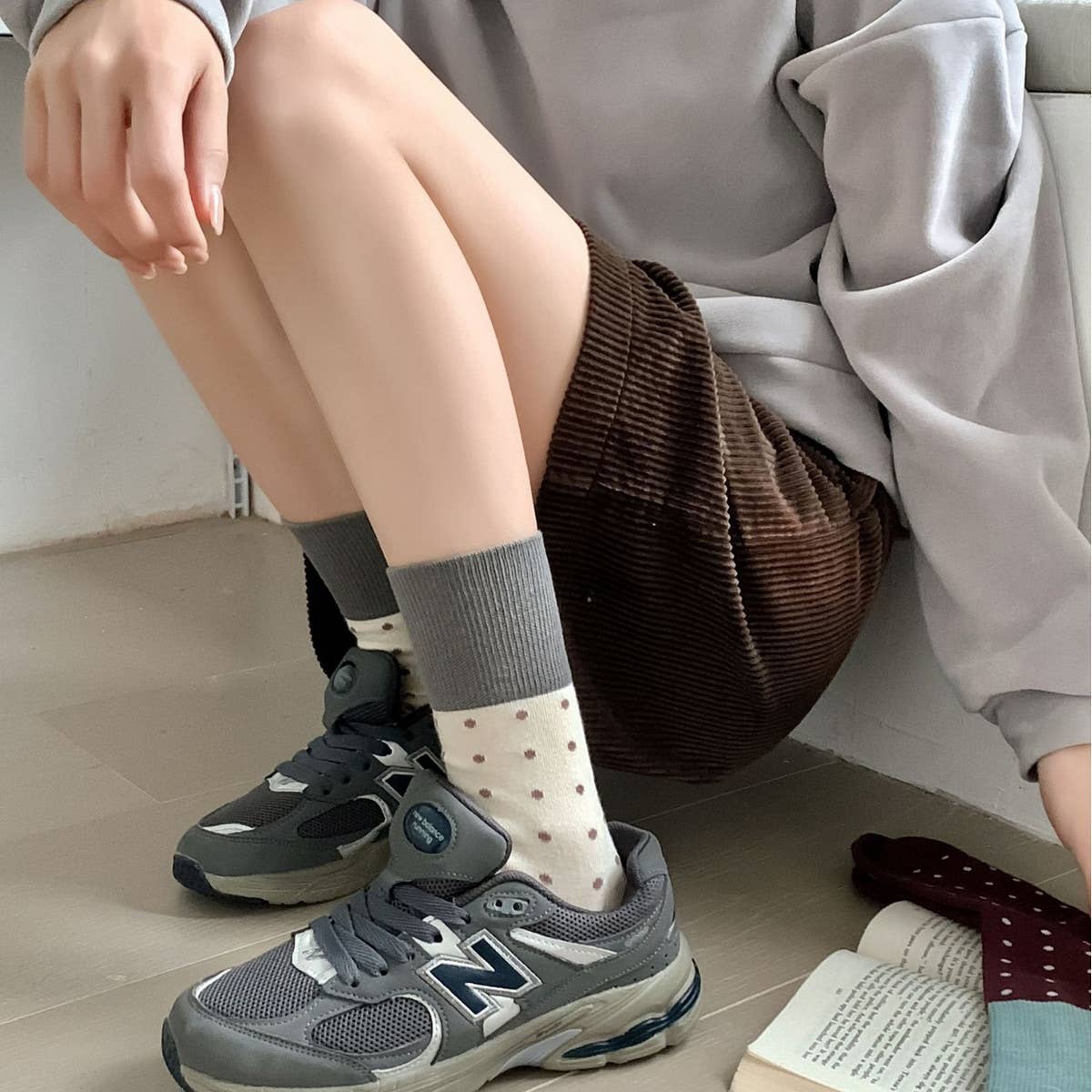 CONTRAST COLOR RETRO POLKA DOT SOCKS