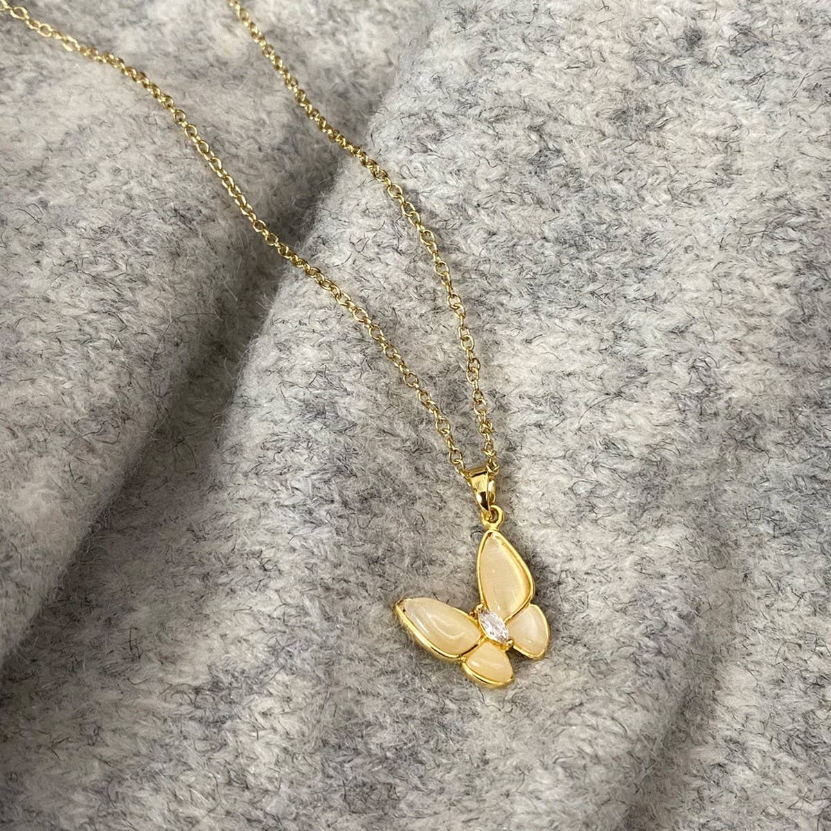 NEW CAT'S EYE STONE DESIGN BUTTERFLY NECKLACE