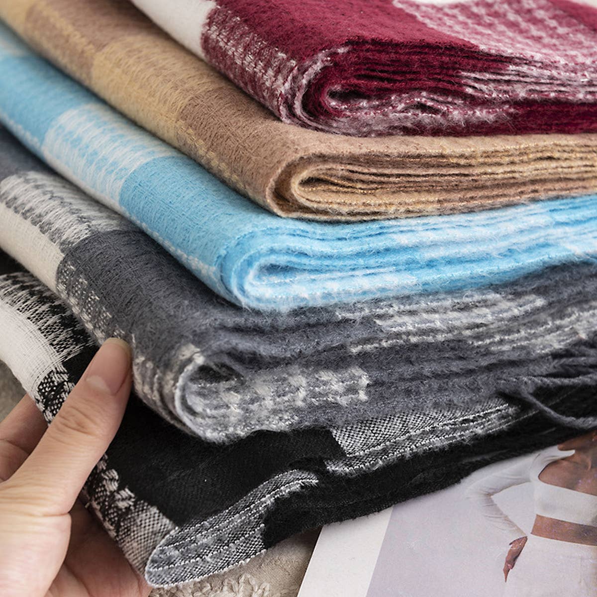 RETRO CASUAL WARM SQUARE PLAID SCARF_CWASC1013