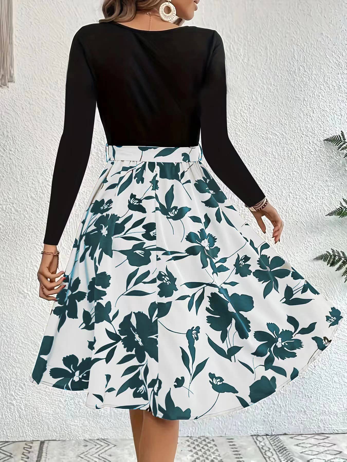 PRINTED SKIRT CREW NECK STRAPPY DRESS