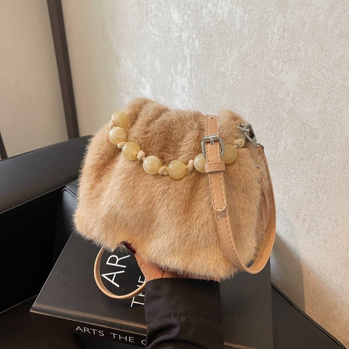 WINTER PLEATED SHOULDER AND CROSSBODY PLUSH BAG_CWAB3942