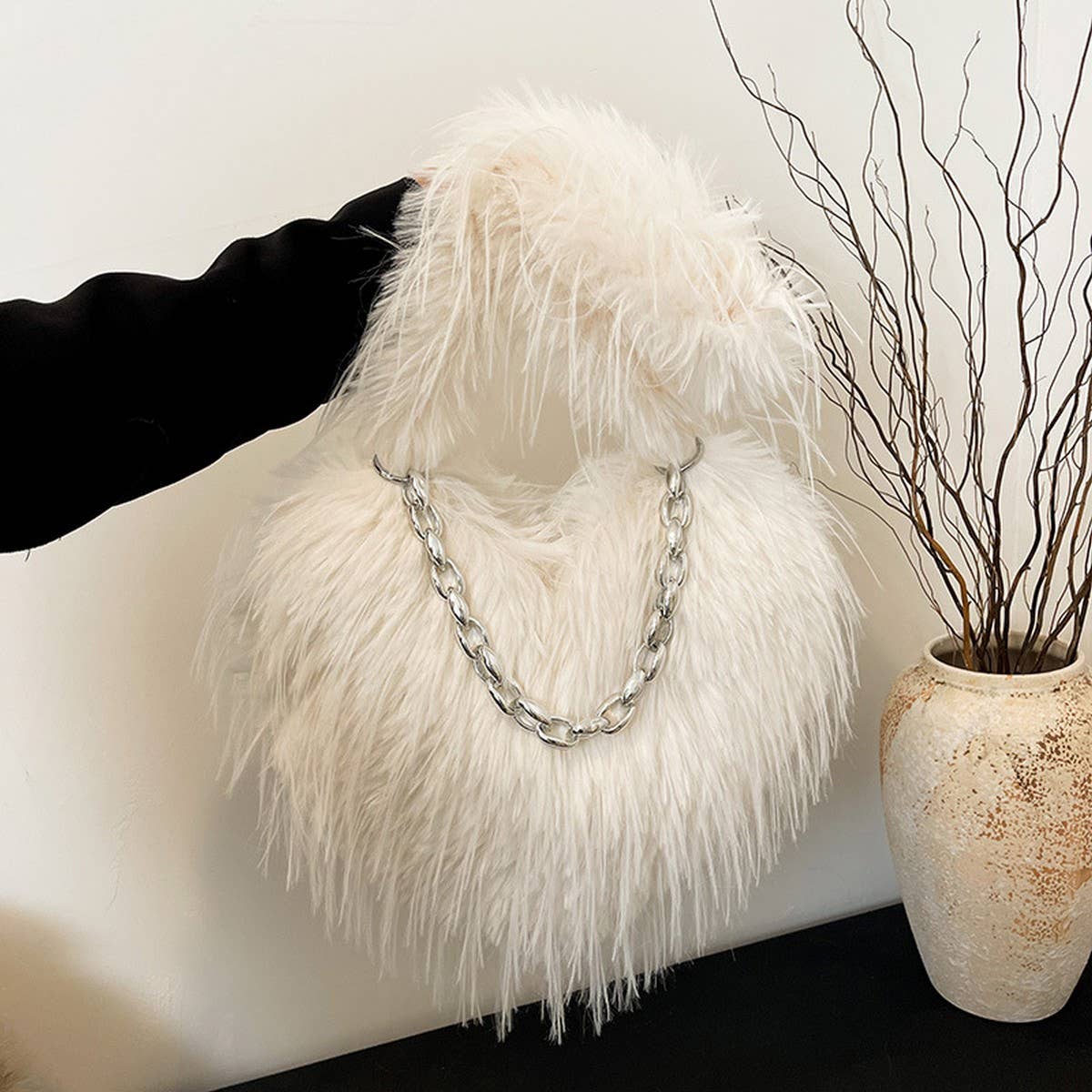 WINTER ONE-SHOULDER TASSEL HEART-SHAPED PLUSH BAG_CWAB3999