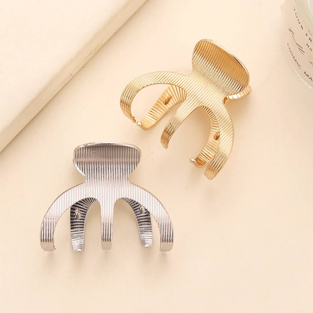 METALLIC TEXTURE CLIP HIGH PONYTAIL HAIR GRAB