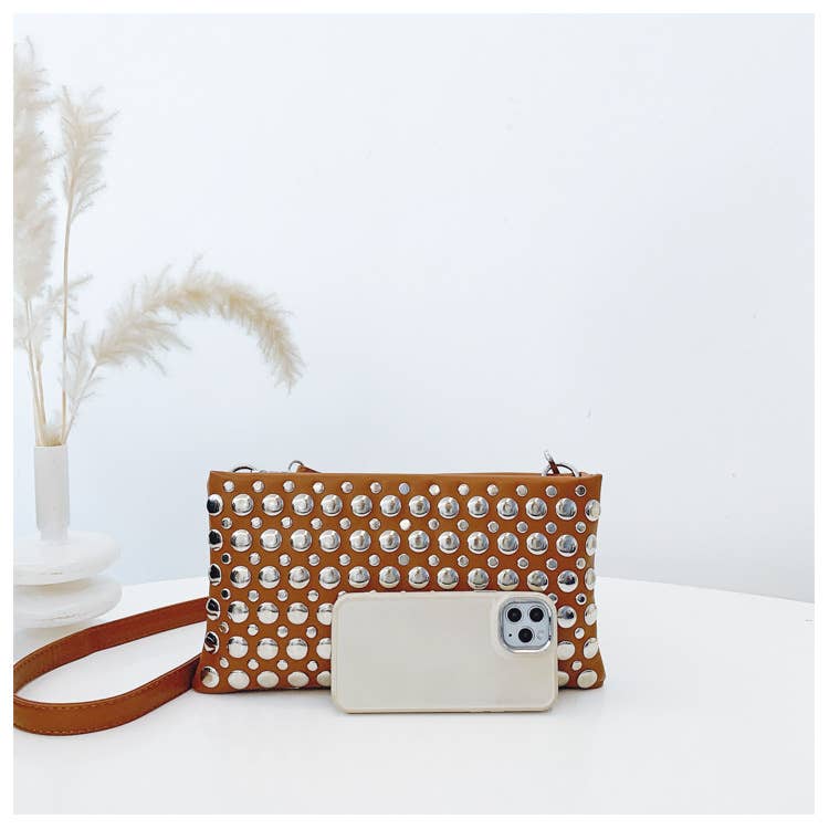 Personalized trendy riveted single-shoulder bag