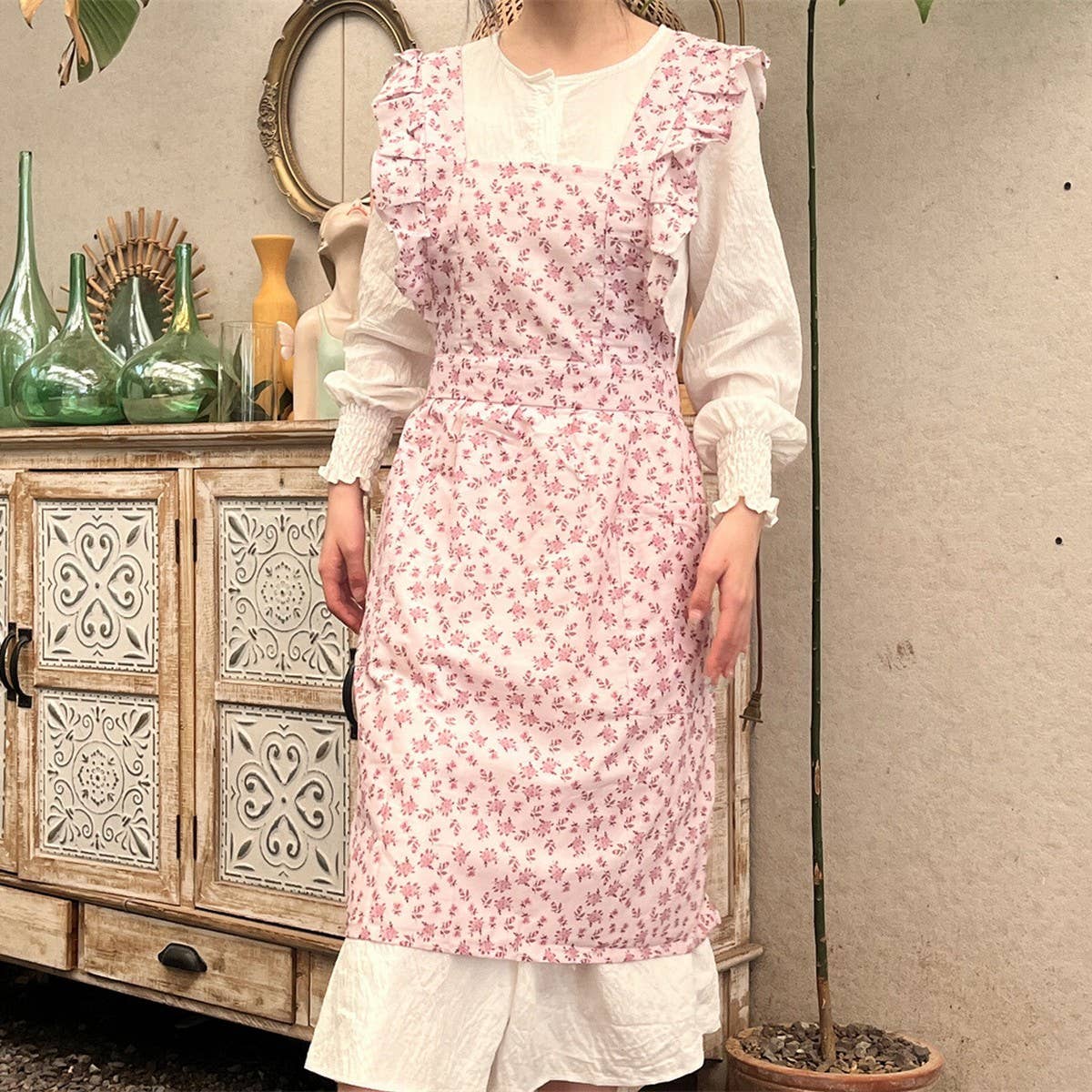 LINES,COTTON AND LINEN PRINTED RUFFLED FLORAL APRON